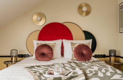 Srodmiescie Hotel | Superior Room with sofa and City View