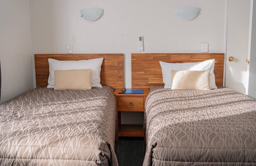 Riccarton Hotel | Superior Twin bedroom studio