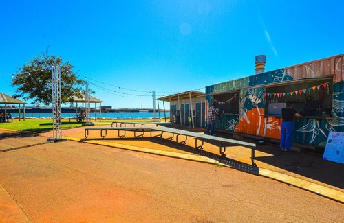 Port Hedland Ski Chalet | Supersized Studio Inexpensive 1x1