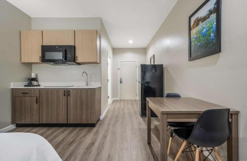 Conroe Hotel | SureStay Studio by Best Western Conroe Downtown