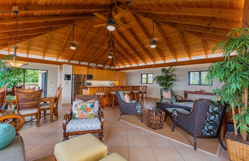 Estate Rust Up Twist House | Surf Sound North Shore Beachfront Home