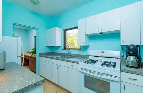 Estate Rust Up Twist House | Surf Sound North Shore Beachfront Home
