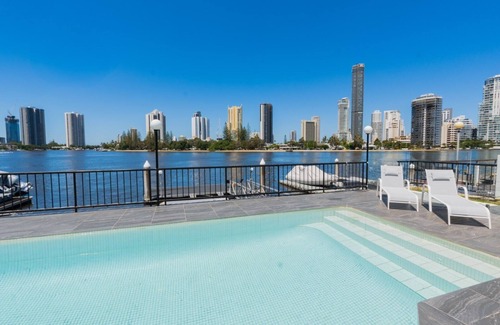 Surfers Paradise House | Surfers Paradise Waterfront Home with Pool & Dock