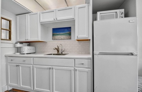 Palm Beach - West Palm Beach Condo | Surfs Up Palm Beach Steps To Beach Heated Pool