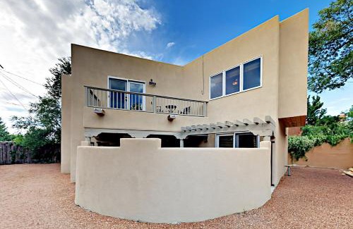 Northeast Santa Fe Apartment | Susan's Hideaway Unit B