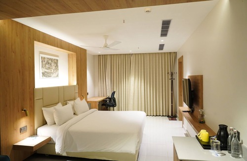 Vizianagaram Hotel | SVN Lake Palace