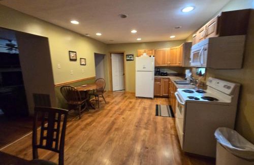 Oakland House | Swallow Falls Cabin 4