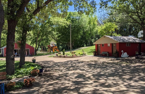 Fergus Falls Cabin | Swan Lake Resort & Campground - Lakeside Cabin #5