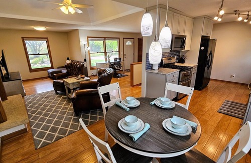 Greenwich House | Swan Shores - Lakefront home in Wichita