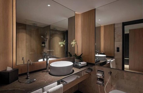 Golden Triangle Hotel | Swank Upscale Urban Life Room Hotel King Bukit Bintang