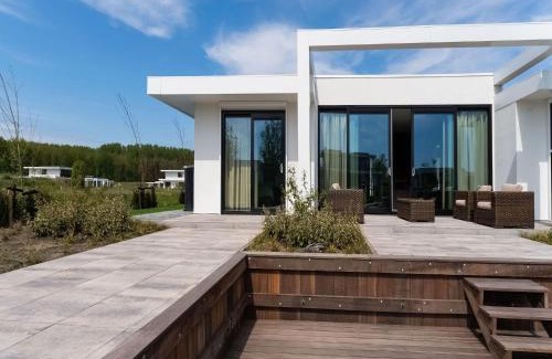 Zeewolde Villa | Swanky villa in Zeewolde with garden, cleaning included