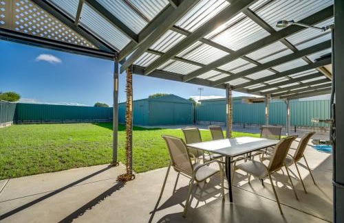 Middleton House | Sweeping Ocean Views -136 Newell - BYO Linen - PetsNegotiable - WiFi