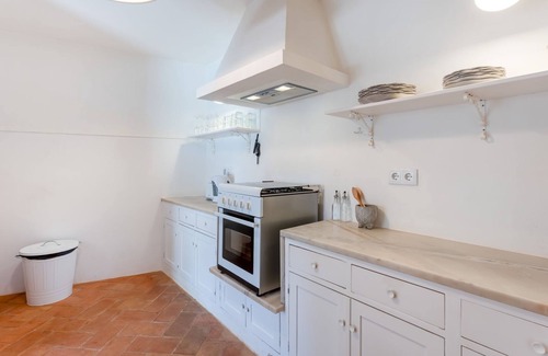 Espiche House | Sweet 2 BDR House With Patio by LovelyStay