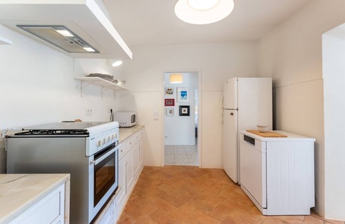 Espiche House | Sweet 2 BDR House With Patio by LovelyStay