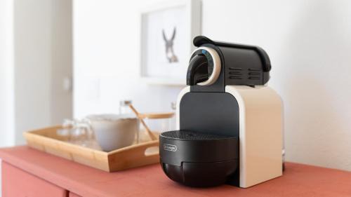 Espiche House | Sweet 2 BDR House With Patio by LovelyStay