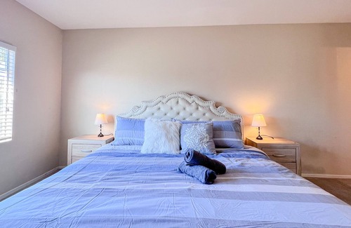 Silverado Ranch House | Sweet 2 bedroom home at Vegas