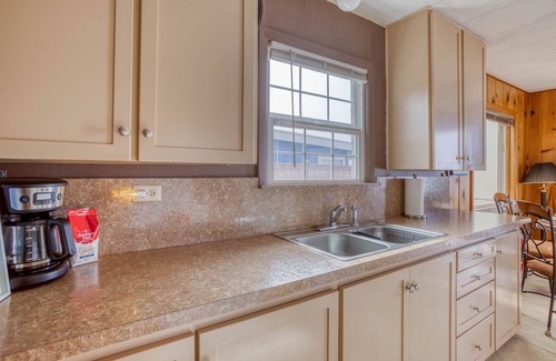 Beverly Beach House | Sweet, Accessible Retro Beach Cottage w/Fenced Yard, Ocean Views from Hot Tub!