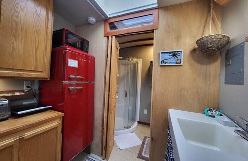 Birch Bay Apartment | Sweet Caravan Tiny Home by creek & bay. Twin bed.