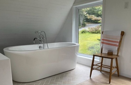 St-Adolphe-d'Howard Ski Chalet | Sweet escape by the lake