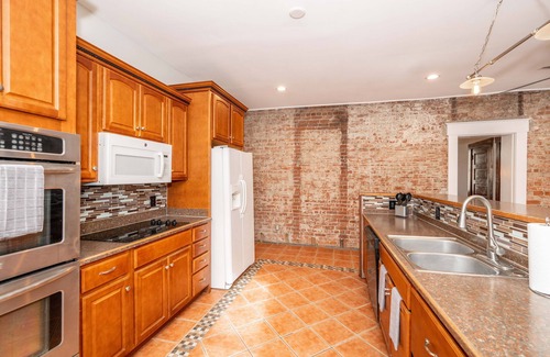 St. Bernard House | Sweet Escape – Historic Northern Cinci Home for 10! Just 10 Min to Downtown