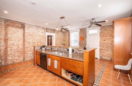 St. Bernard House | Sweet Escape – Historic Northern Cinci Home for 10! Just 10 Min to Downtown