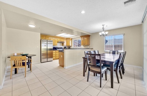 El Monte House | Sweet Escape · Universal + LA Main Attractions!