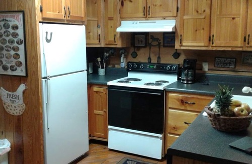 Oneida Cabin | Sweet Gum Falls Quaint Log Cabin With Hot Tub