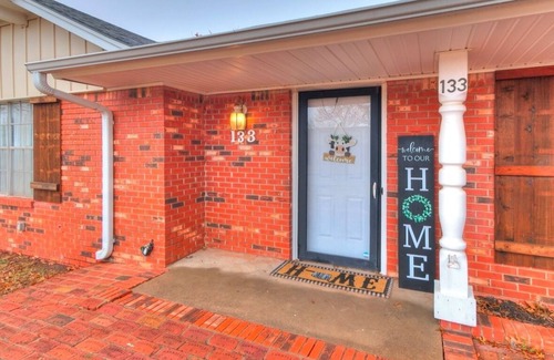 Chandler House | “Sweet Home Oklahoma” House - Large home with 4 bedrooms and fenced yard+garage!