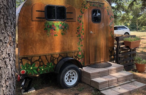 Hawkins House | Sweet little Hippie Chick RV, very quiet and peaceful