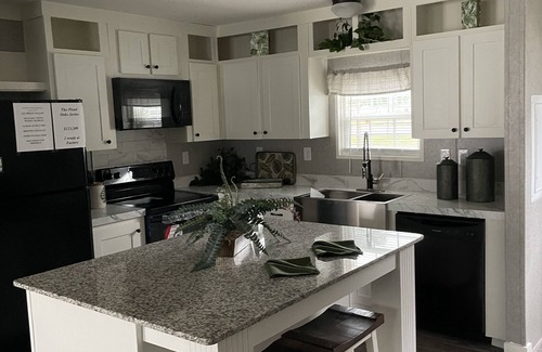 Homosassa House | Sweet retreat in the springs home near 19 on quiet, secluded half acre