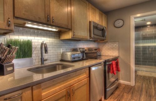 Killington Condo | Sweet Suite! Modern, Pool, 2RM, 2BA, Ski Resort 532