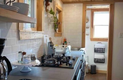 Woodridge House | Sweet Suite Tiny House w/Zen Vibes on Quiet Lake