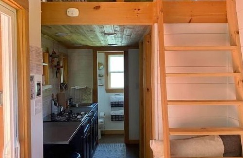 Woodridge House | Sweet Suite Tiny House w/Zen Vibes on Quiet Lake