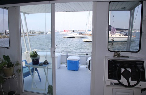 Ocean Drive Boat Rental | Sweet summer escape on Newport Harbor