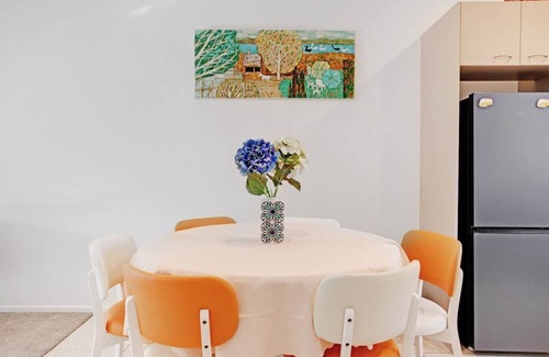 East Tamaki House | Sweet Sunshine Nest with Pool, Aircon and Parking