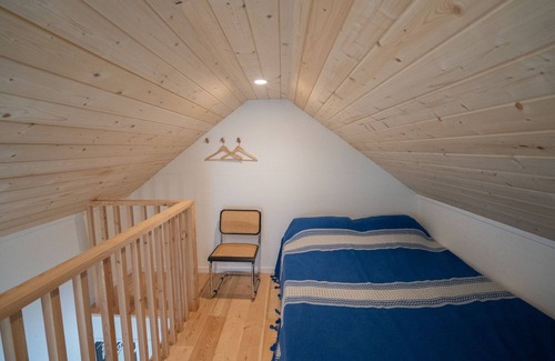 Salt Spring Island Bed & Breakfast | Sweet Valley Sky guest house - cozy rustic cabin with beautiful modern touches