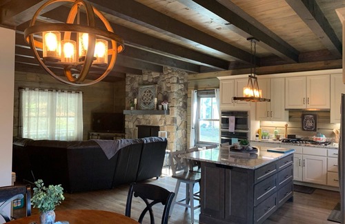 Boone Cabin | Sweets River Nest-riverfront/tube/hot tub/log cabin-fishing- Valle Crucis/App ST