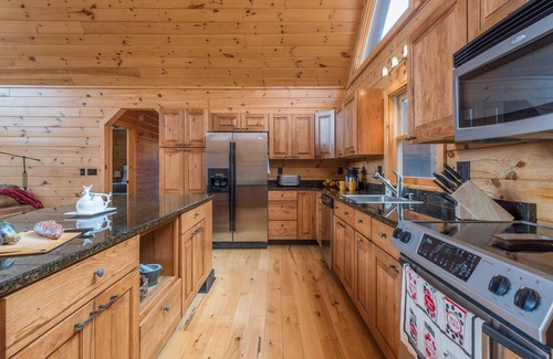 Old Fort Cabin | Sweetwood Lodge | Private Log Cabin with Majestic Mountain Views & Kid-Friendly Amenities!