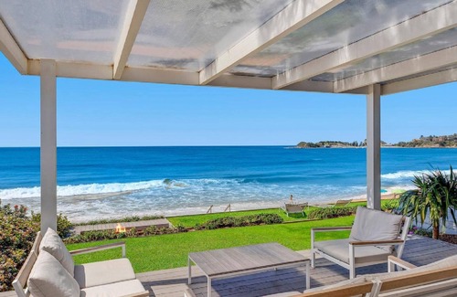 Wamberal House | SWELL - JUST FOOTSTEPS TO THE BEACH