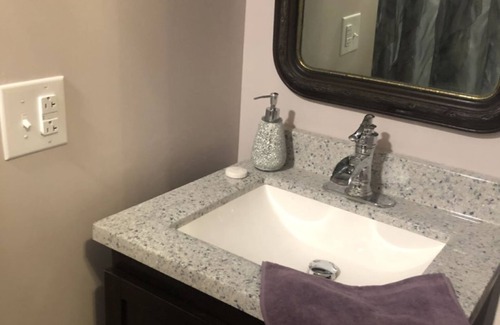 Ashfield Bed & Breakfast | SWICHBACK TRAIL SUITE AT TRAILS END B&B