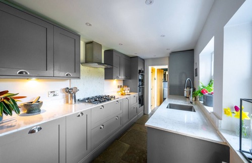 Thorpe St Andrew House | Swift Host | Beautiful Flint Cottage | Two Bedroom | Close to River