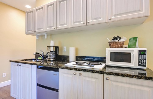 Naples Apartment | Swim, Sip, Sail: Everglades Escape at POI Resort