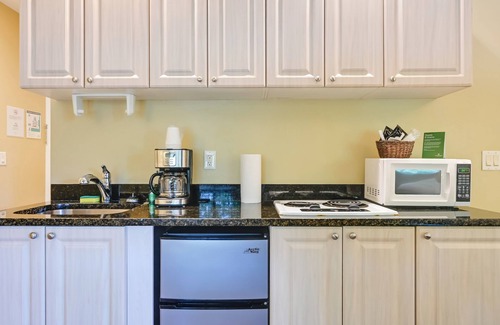 Naples Apartment | Swim, Sip, Sail: Everglades Escape at POI Resort