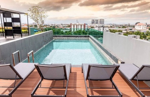 Mueang Samut Prakan District Apartment | swimming pool and gym , near BTS PuChao,bkbloft2 - Tambon Thepharak