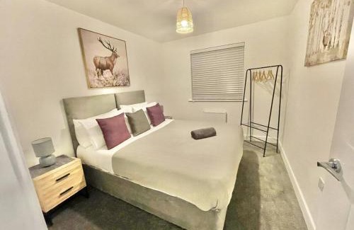 Swindon House | Swindon 3 bedroom relaxing home with parking - good location for family or contractors