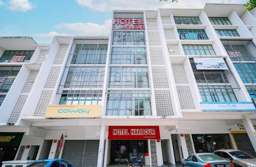 Klang Hotel | Swing & Pillows - I-City, Shah Alam