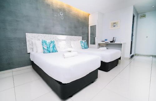 SS 2 Hotel | Swing & Pillows - PJ SS2