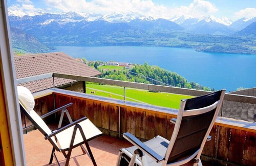 Aeschlen ob Gunten Apartment | SwissHut Stunning Views Alps & Lake - Apart. Lena Up