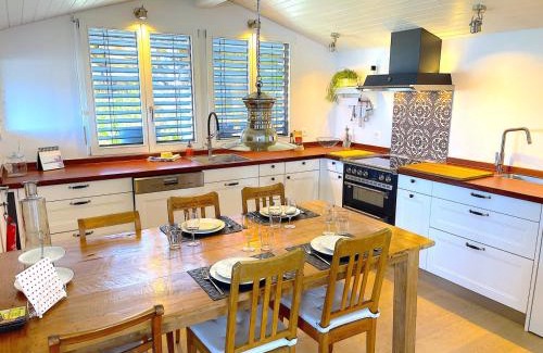 Merligen Apartment | SwissHut Stunning Views Alps Lake - Apart. Kirch