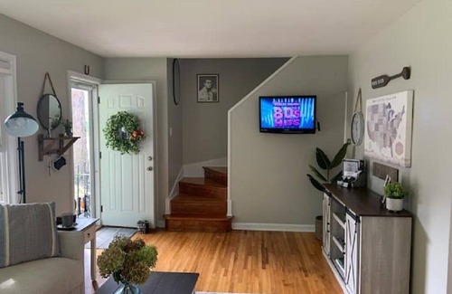 Clear Lake Cottage | Swordfish Suite North Beach - Steps to the SURF BALLROOM